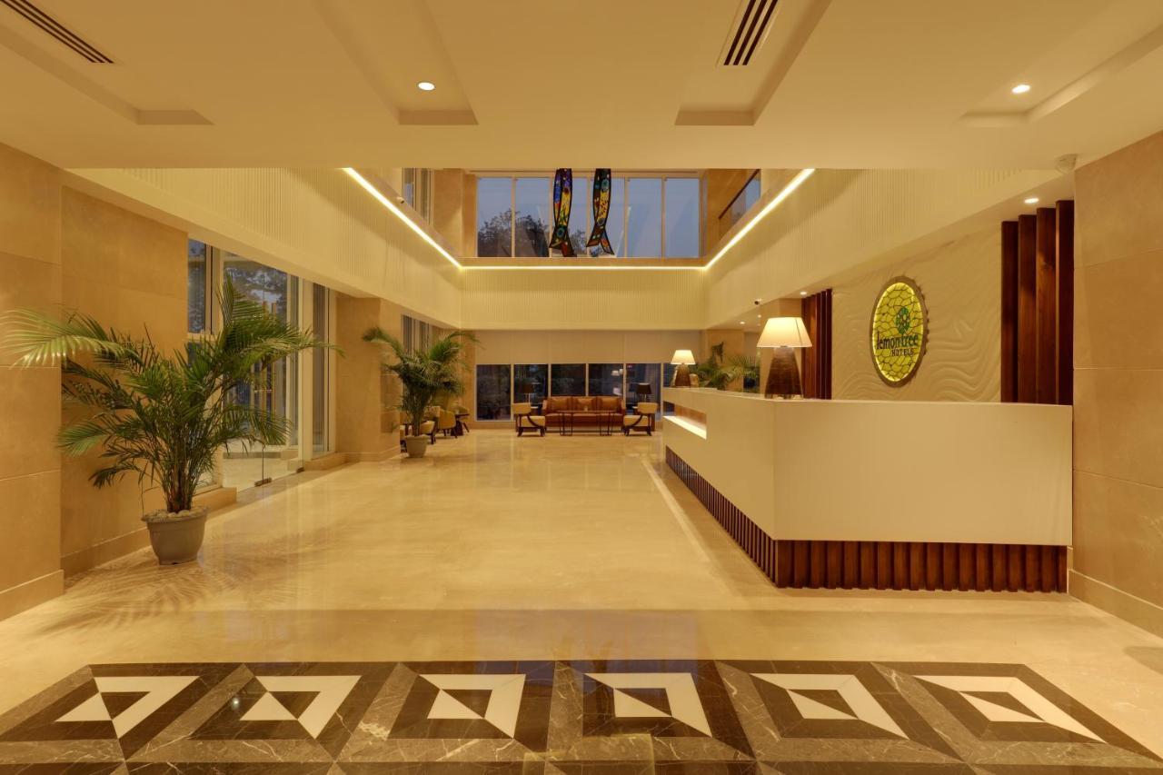 Lemon Tree Hotel, Jhānsi Buitenkant foto
